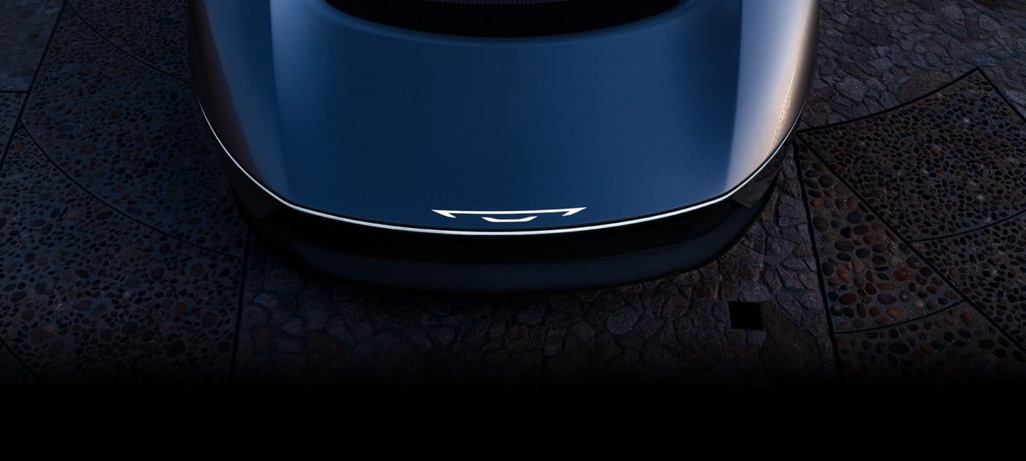 Un ángulo superior del capó del Chrysler Halcyon Concept.